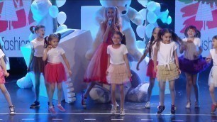 'Emilia Musala si Corul de copii Miniton  -  Barbie Girl - Kids Fashion Week 2017, Bucuresti, Romania'