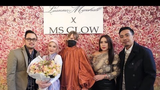 'Jadi pusat perhatian SHANDY PURNAMASARI PERKENALKAN BATIK DI PARIS FASHION WEEK 