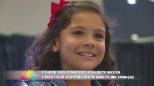 'Desfile Fashion Kids reúne mais de 100 crianças em Itajaí'