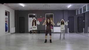 'The Gummy Bear Song easy kid dance / zumba choreography (bear mod)'