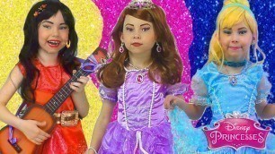'Disney Princess Dresses & Kids Makeup Sofia the First, Cinderella, Elena & Pretend Play with Dolls'