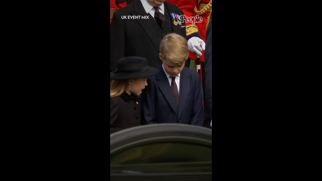 'Princess Charlotte Tells Her Brother Prince George to Bow During Queen Elizabeth’s Funeral #Shorts'