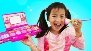 'Jannie & Wendy Pretend Play Princess Party Dress up & Kids Make Up Toys'