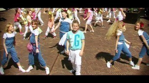 'Gino Graus en the UC Dance Kids - Dans allemaal maar mee'