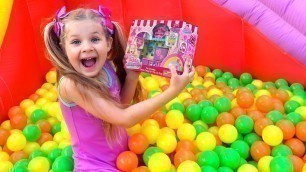 'Diana Pretend Play Funny Candy Toy Story - Surprises and Toys Video for Children'