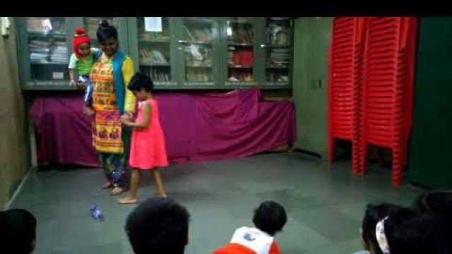 Actor, Mentor Anita Prakash is Conducting Acting class with small child