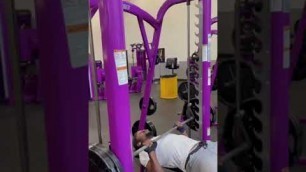 'How to use a Smith machine ? (planet fitness workout)'