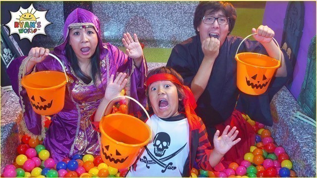 'Trick or Treating Halloween Songs for Kids with Ryan\'s World!!'