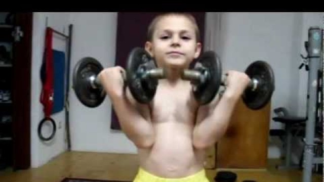 'Kids workout biceps'
