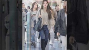 'kpop idols airport fashion'