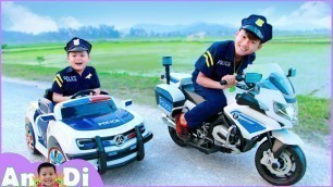 'Andi and Kudo Unboxing and Assembling Police Cars  Motorcycles Toys'