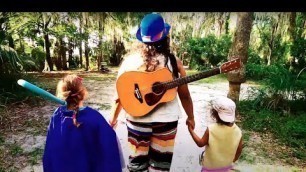 'GET TO KNOW - EXPLORAR / Learning Spanish thru songs. Bilingual song for kids. La Vida en Español.'