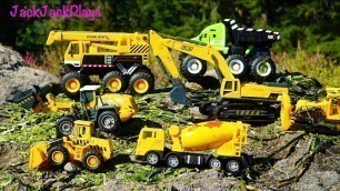 'Kids Toy Videos - Construction Vehicles Trucks for Children - Playing with Excavators at Beach'