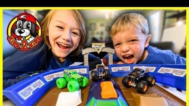 'NEW 2022 Monster Jam Toy Trucks (SERIES 22) - Unboxing, DIY Arena Freestyle Show & Downhill Racing'
