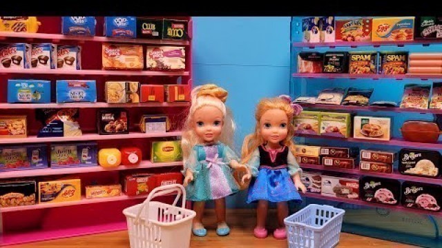 'Color challenge ! Elsa & Anna toddlers - grocery store - shopping - Barbie'