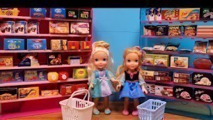 'Color challenge ! Elsa & Anna toddlers - grocery store - shopping - Barbie'