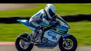 'Kids aged 8+ racing motorcycles: Cool FAB British Minibikes Champ 2017: Rd 1, Part 3'